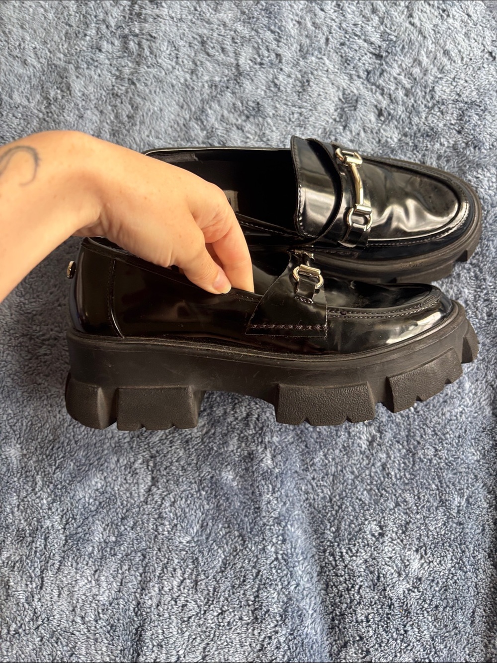 Steve Madden Black Patent Loafers with Silver Bit - Picture 4 of 4